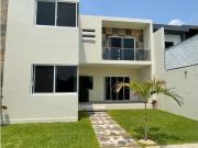 En VENTA Casa en Residencial Burgos Acceso Controlado