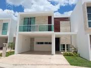 EN VENTA CASA EN RESIDENCIAL CON SALA DE DOBLE ALTURA EN...