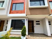 En Venta Casa En Ricaurte, Dentro de Condominio, Cuenca