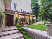 EN VENTA Casa en Río Escondido con seguridad, a pasos de...