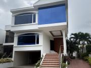 En venta casa en urbanizacion de lujo Manta