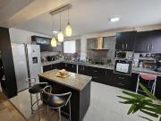 EN VENTA CASA EN URBANIZACION SUR DE MANTA