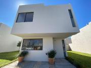 En Venta Casa en Zona Jardines de la Hacienda, Jard?n, 3...