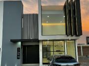 EN VENTA Casa espectacular en Residencial Jardines del...