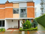 EN VENTA CASA ESQUINERA EN BULEVAR DE LAS VILLAS DE 200M2