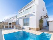 En venta, casa muy bonita con piscina y 2 amarres en el...