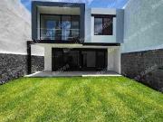 EN VENTA CASA NUEVA MODERNA