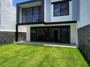 EN VENTA CASA NUEVA MODERNA