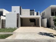 En venta casa residencial en privada zona de Cholul