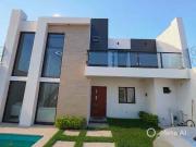 EN VENTA CASA SOLA MINIMALISTA