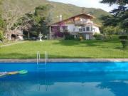 EN VENTA CHALET EN LA FALDA CON PILETA Y GRAN PARQUE...