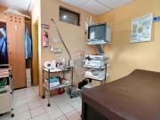 En Venta Consultorio Amoblado en Clínica Alcívar