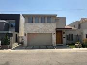 EN VENTA DE CASA UBICADA A PASOS DE ZONA DORADA...