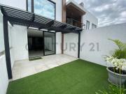 En venta departamento con Porch, en San Juan de Cumbayá