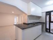 EN VENTA DEPARTAMENTO DE TRES DORMITORIOS CON BALCÓN...