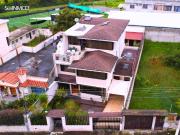 EN VENTA HERMOSA CASA DE 3 PISOS EN SECTOR LOS JARDINES,...