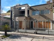 En Venta Hermosa casa de 7 ambientes frente a Parque...