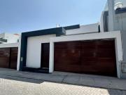 En venta hermosa casa en estreno en la mejor zona de Cayma