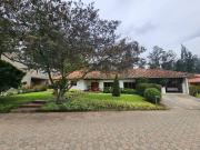 En Venta hermosa Casa en San Joaquín sector Cuenca Tenis...