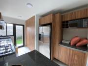 En Venta Hermosa Casa Entre El Refugio y Zibata,...