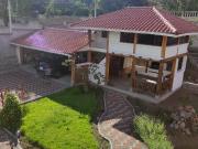 EN VENTA CASA DE CAMPO CON JARDINES Y ARBOLES FRUTALES,...