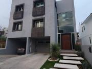 EN VENTA HERMOSA RESIDENCIA EN BOSQUE ESMERALDA