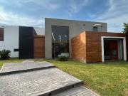 En venta hermosa y acogedora casa con amplias...
