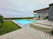 EN VENTA LINDA CASA CON PISCINA Y VISTA AL MAR