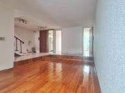 EN VENTA LINDA CASA para modernizar cerca de Perisur