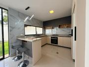 EN VENTA LINDA CASA TRES DORMITORIOS UBICADA EN LA PAMPA