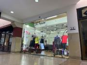 En venta local comercial con mezzanine en el C.C Palma...