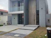 En venta lujosa y moderna casa en Isla Celeste Etapa...