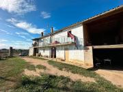 En venta masía con campos en Sant Jordi Desvalls:...