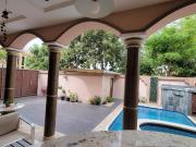 En venta moderna casa esquinera con piscina en Santa...