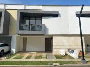 EN VENTA MODERNA CASA FORESTAL