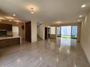 EN VENTA MODERNA CASA NUEVA