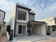 En Venta Moderna y Lujosa Casa de Estreno – La Joya,...