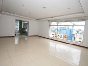 EN VENTA: PENTHOUSE EXCLUSIVO CON VISTAS PANORÁMICAS EN...