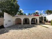 EN VENTA RESIDENCIA. GRAN TERRENO. MUY BIEN CONSERVADA....