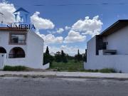 En VENTA terreno con vista al campo de golf en Club...