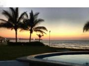 En venta terreno con vista al mar bifamiliar Urb Ciudad...