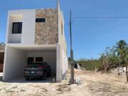 En Venta, Townhouse de 2 Recámaras, alberca a 80 metros...