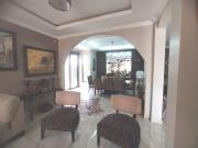 En venta villa con gran frente en urbanización Estancias...