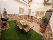 ? Encantador Chalet Adosado Reformado con Patio Privado...