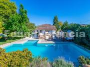 Encantador Chalet Independiente con Amplios Jardines y...