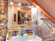 Encantador dúplex en venta a actualizar en el centro de... Encantador dúplex en venta a actualizar en el centro de...
