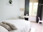 Bonito Habitación en piso compartido de 4 habitaciones...