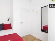 ¡Oferta! Habitación luminosa en apartamento de 7...