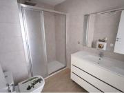 Encantador Piso Esquinero de tres habitaciones en Salou...