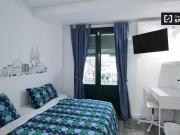 Barato Se alquila habitación en piso de 4 dormitorios en...